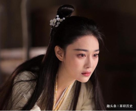 巅峰|她头婚嫁给一傻子,二婚直接当皇后,经历5次被废又重回巅峰