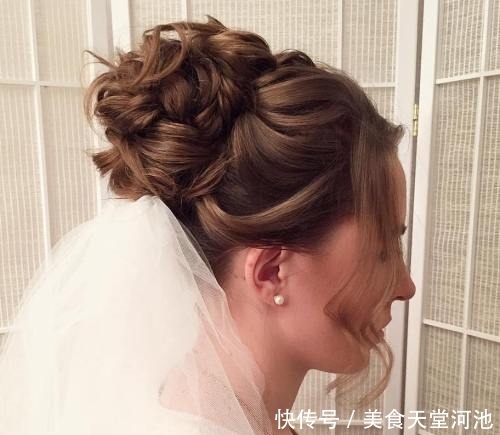 2021结婚季！33个优雅新娘的别致婚礼发型