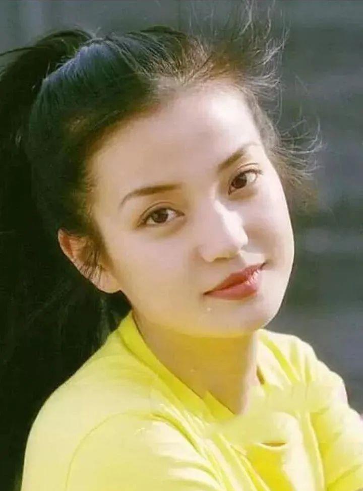 赵薇|脸上有3个特点,说明你是“苹果系”女生,又硬又脆的甜美感