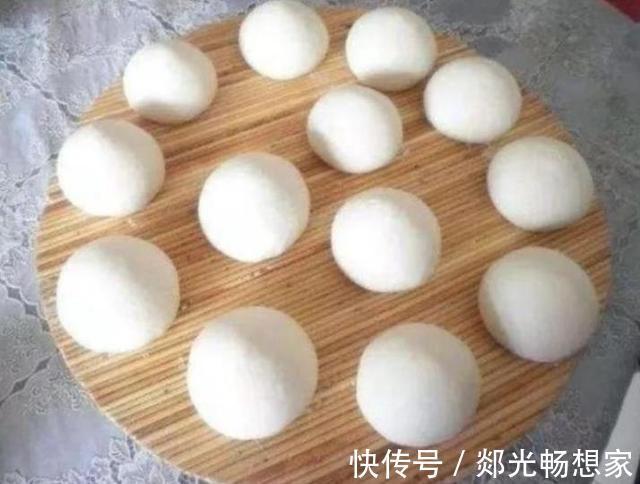 蒸馒头时，只加酵母是大错特错，加“它”馒头又香又暄软还好吃