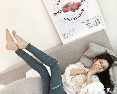 时尚|牛仔裤美女,配高跟鞋显得很精致,更加凸显迷人身姿