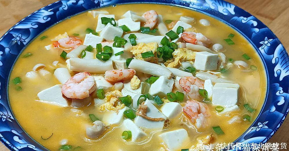 孩子|海鲜菇和豆腐一起做来吃，10分钟上桌，汤鲜味好，给孩子吃不错