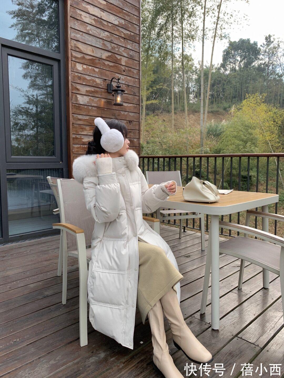 搭配 冬季穿什么“简约又保暖”?首选羽绒服,搭配半身裙或裤子都好看