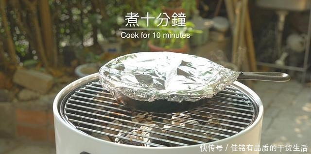 天热吃烤肉,做个营养均衡的炭烤三明治,让那些没吃饱的吃个过瘾!