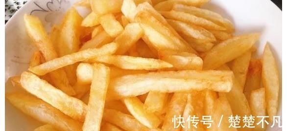 丁真和龔俊成“零食兄弟”,他們吃自家做的牛肉干根本停不下來