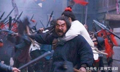 揭露出|宋江骗李逵喝完毒酒后,李逵说了一句话,揭露出宋江真正的嘴脸!