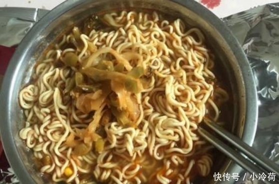 什么是泡面搭档?最配的不是火腿肠,也不是卤蛋,而是不起眼的它