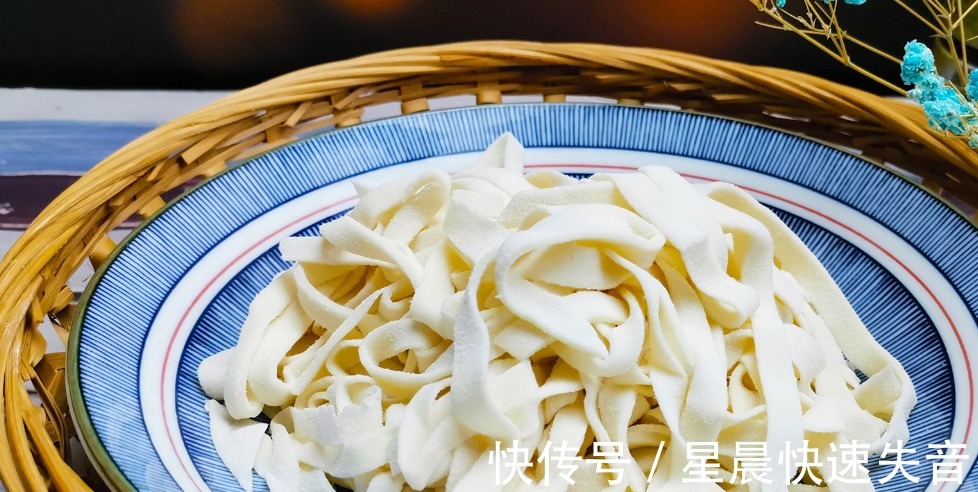 有“营养模范生”之称的食材,钙铁含量高,做成炝锅面,家人爱吃!