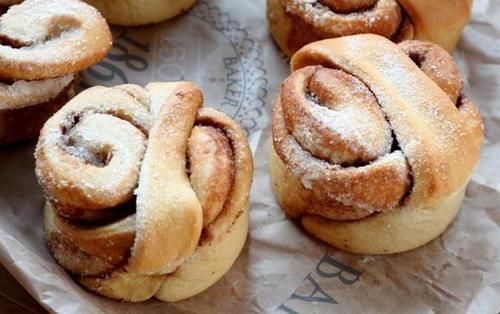 焙烤|就直接扔到垃圾箱了，大大小小有10个面包，够吃一周，你看值不