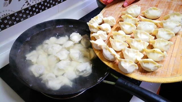 霜降前后，这菜大量上市，营养极高，又鲜又嫩别错过，包饺子最香