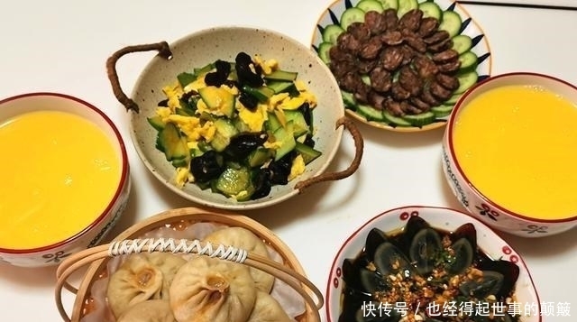 3口人的午餐20分钟做好,有菜有汤有主食,既简单又好吃