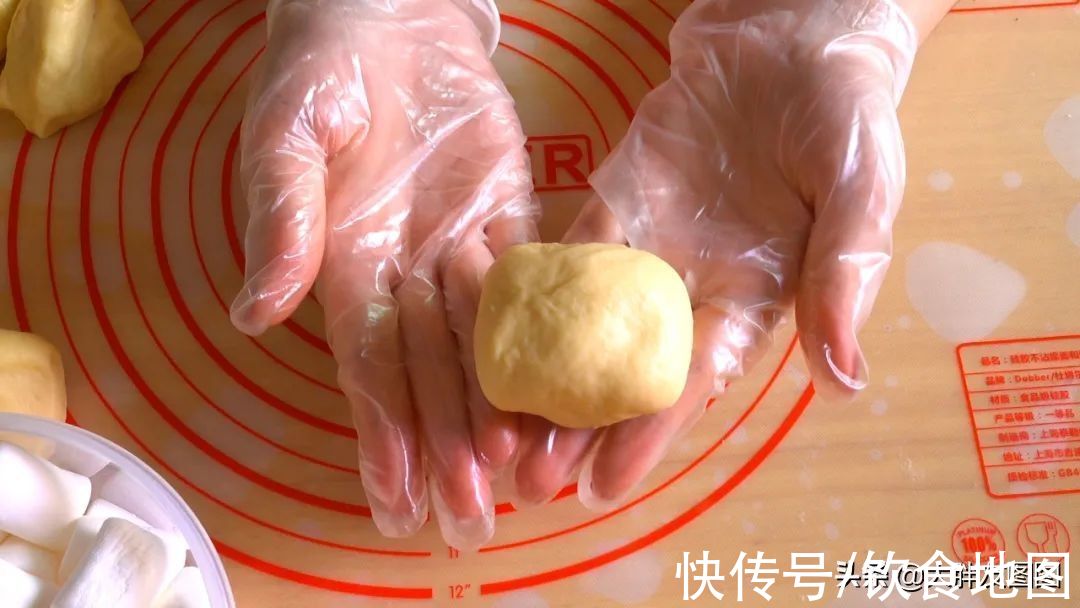 如棉花般柔软，软到让人不知所措的糖心小面包，撕开之后馋哭