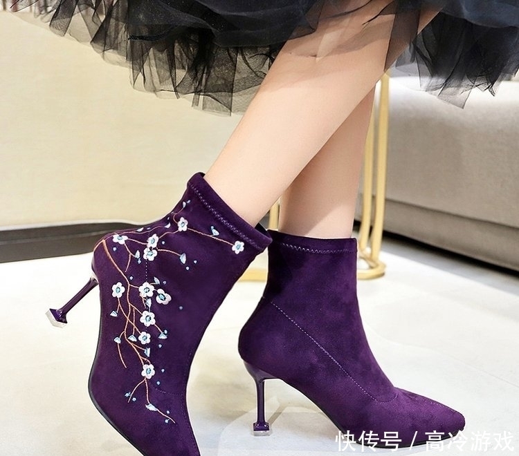 女人身材丰满,就要穿这种高跟鞋,性感妩媚,显高显瘦,贼美