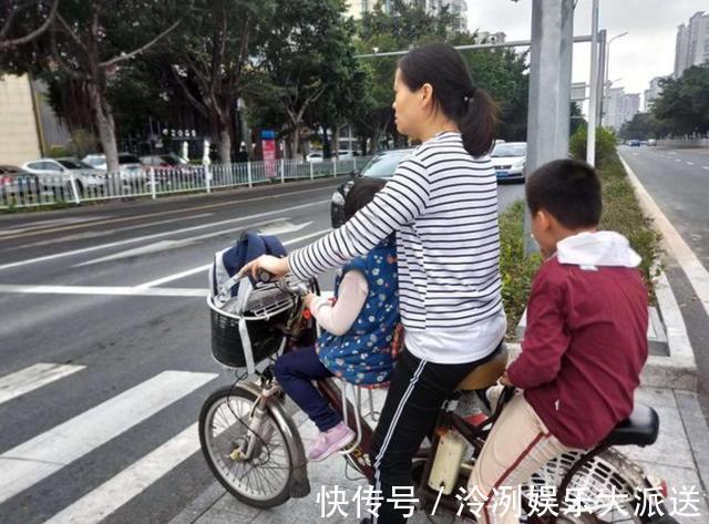 儿子|年轻妈妈接5岁儿子放学,却被同学们取笑你妈干脆别穿衣服