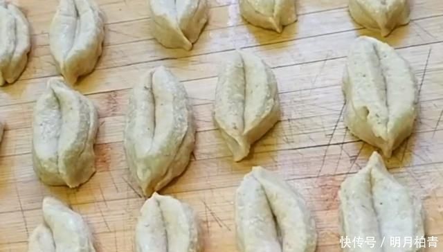 花生米里加2个鸡蛋,比红烧肉还香,我家一周吃3次,每次上桌抢光