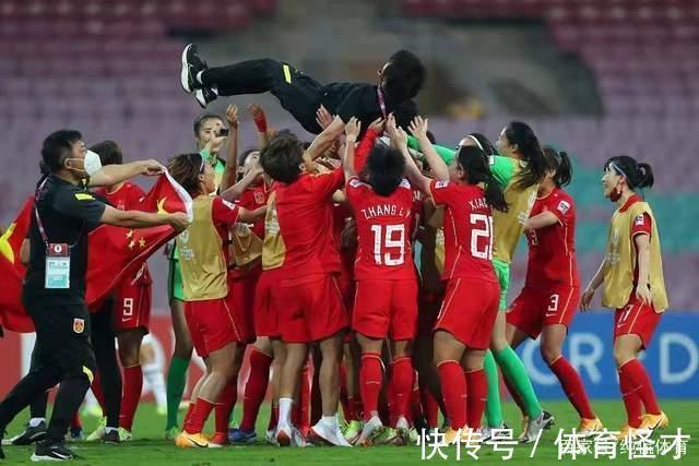 苏州酒店|中国女足再次做出表率，回国第一天恢复集训，中国男足却放假多天