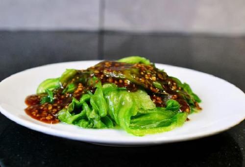 生菜|生菜不炒才更好吃，学会这招，2分钟搞定，一出锅比肉还受欢迎