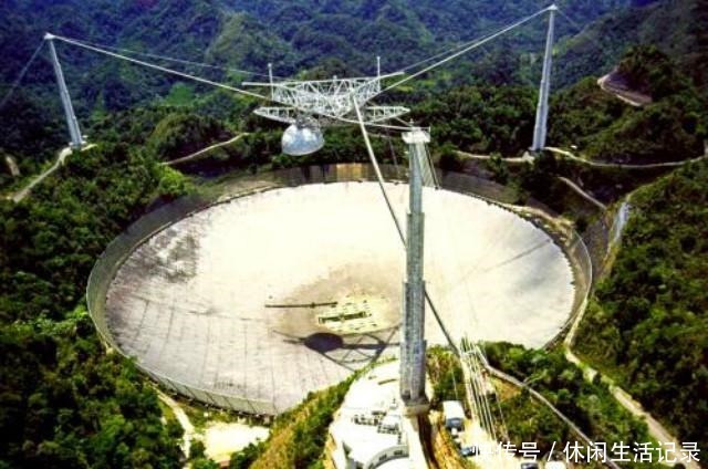 射电望远镜 曾经世界天眼射电望远镜,如今却生满锈,像个巨型垃圾场!