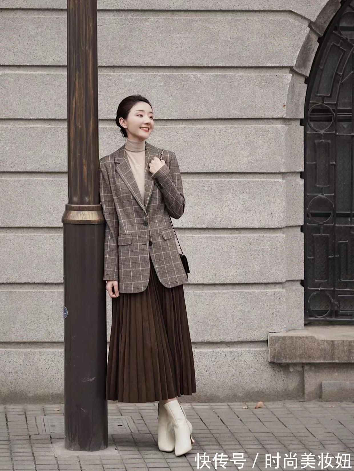 下半身|“百褶裙+短靴”才是冬季正确打开方式,优雅显气质,适合40岁