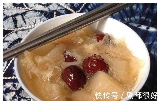 银耳|秋天肝火旺，常吃它，皮肤白皙透亮，痘痘没了，一觉睡到天亮！