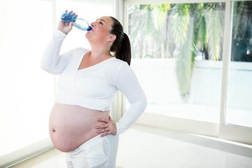 白开水|怀孕期间,孕妇喝水讲究多,正确的喝水方式,孕妈要牢记别弄错了