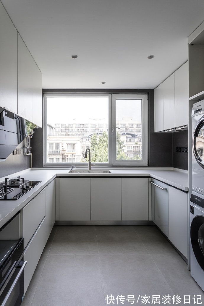 厨房|81㎡极简风的家,全屋白墙+平吊无主灯设计,干净纯粹透着高级感