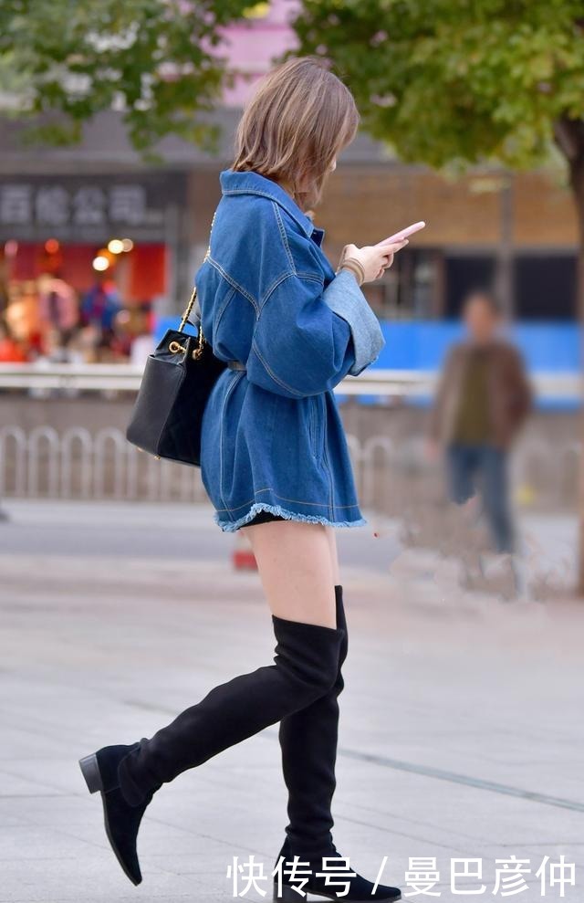 下装|牛仔外套搭配短裤,营造出下装消失的效果,穿出时髦优雅的气质