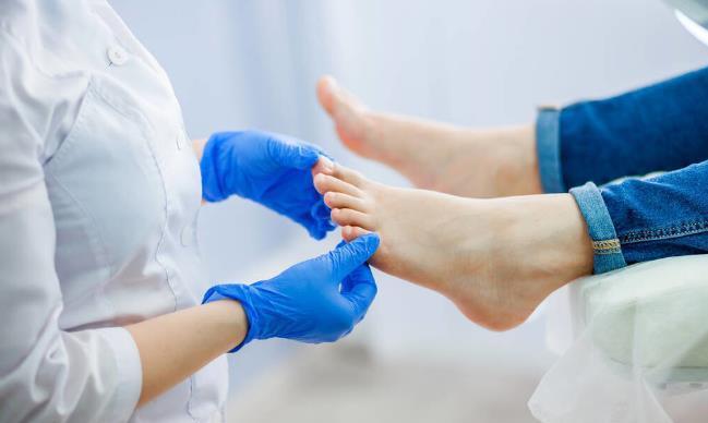 天天离不开高跟鞋?女性长期穿高跟鞋的这6大危害,不可不知