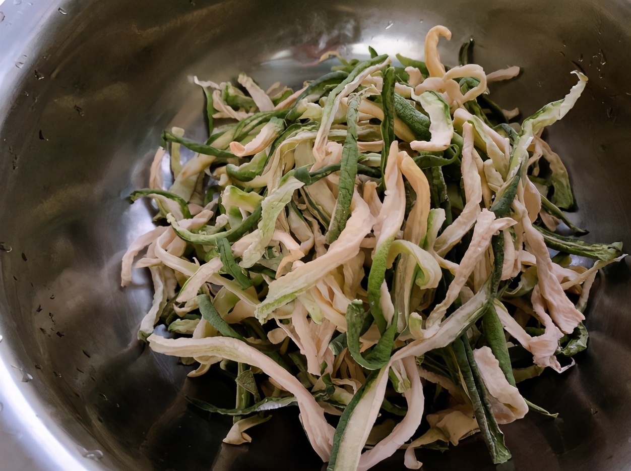 萝卜干直接晒还是直接腌教你60年老方法,脆爽入味,1年不坏