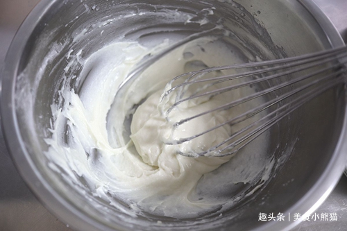 教你制作原味戚风蛋糕卷不裂不粘方法,步骤详细,保证你一学就会