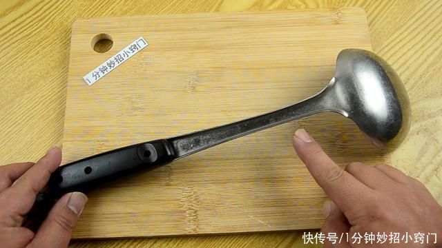 不管菜刀有多钝，磨刀不买磨刀石，教你一招，菜刀一样锋利如新