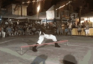 |搞笑GIF趣图:媳妇这是揭你的老底呀,一点都不给你面子