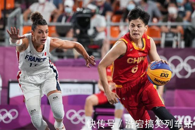 女篮|看哭了啊!29年的漫长等待,中国篮球,终于站上奥运领奖台