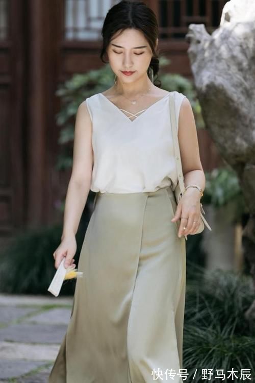 精致 建议三四十岁的女人:多尝试“基础款”穿搭,轻松演绎精致优雅