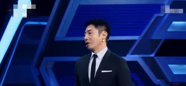 康辉的评论很尖锐,董卿教会了玩家如何表现
