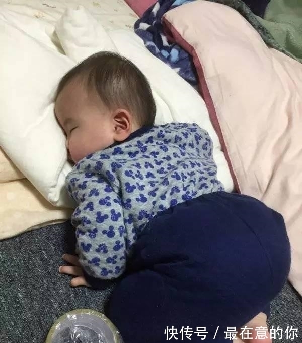 |搞笑萌宝:当宝宝困到一定地步的时候,意想不到的睡姿就出现了