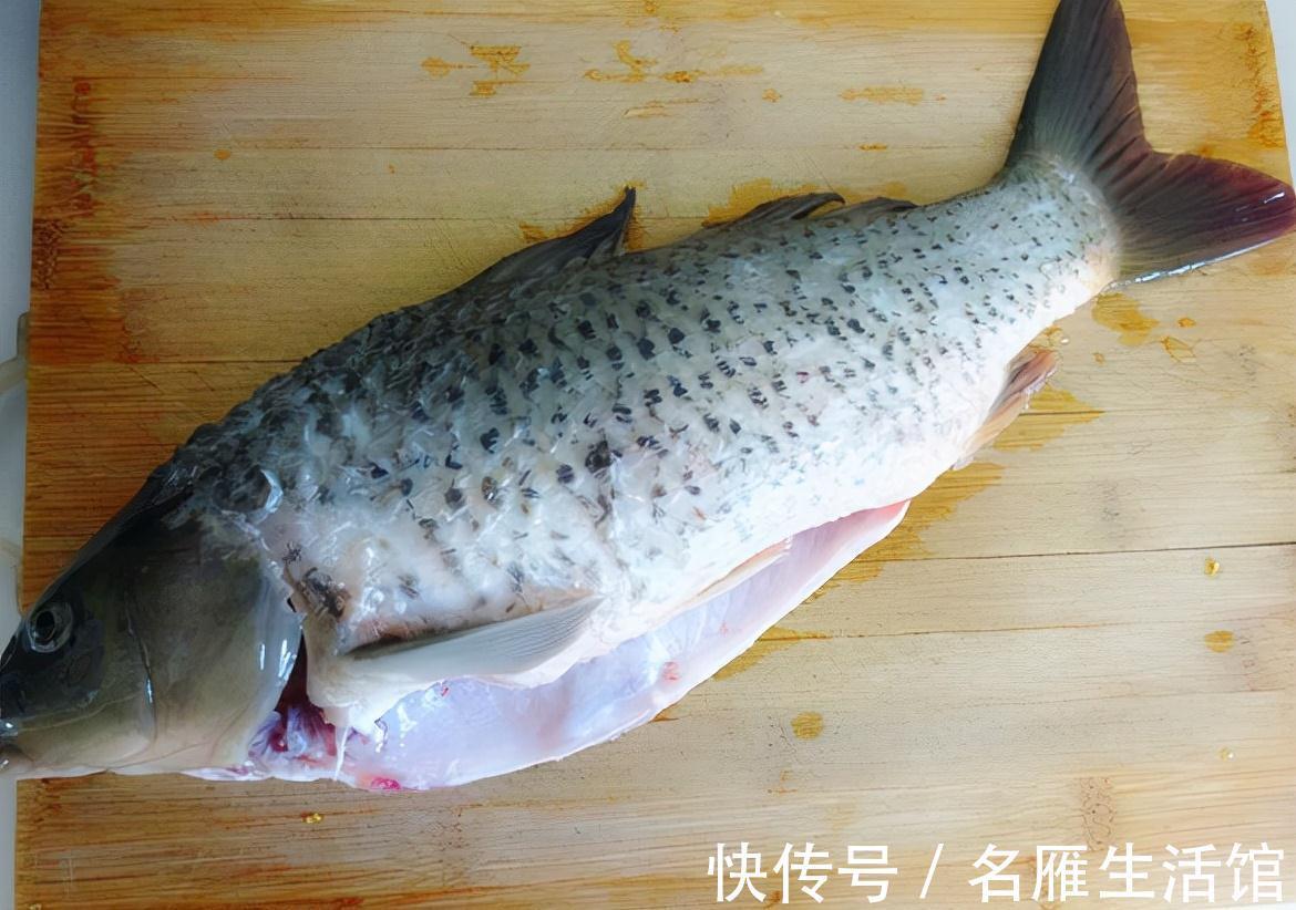 不管煎什么鱼,在鱼身上抹点“它”,鱼肉完整不粘锅,好看又好吃
