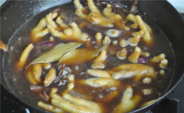 做法|电饭煲做鸡爪,入口即化!胶质十足零失败!配方和做法详细告诉你
