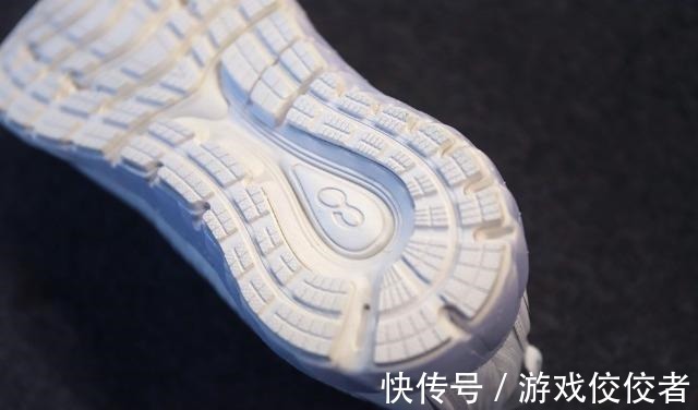 跑鞋 舒适、透气、缓震,入门级专业跑鞋咕咚10k pro体验!