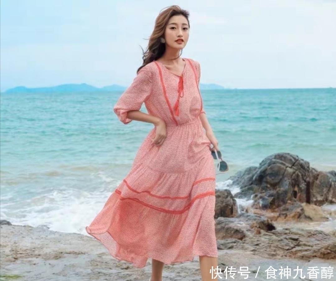 中年的你还在穿紧身裤优雅女人都穿裙子了,时髦又减龄