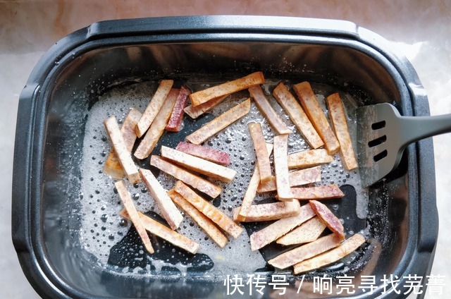 在家做翻砂芋头,甜而不腻,比买的零食强多了!