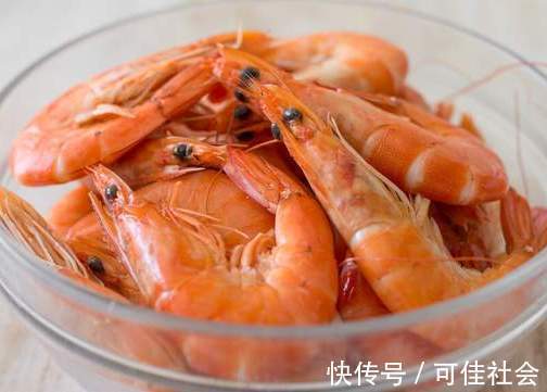 正确做法|煮虾，用冷水还是热水教你正确做法，虾肉鲜嫩Q弹，还不腥