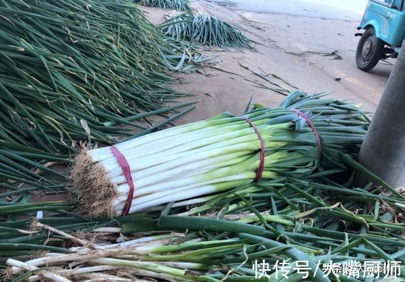 大葱别直接放地上，葱农教我3个小妙招，放半年不变质，特别新鲜