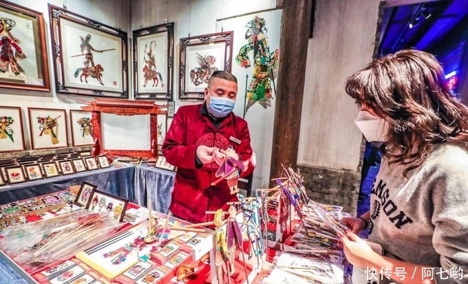 二十多年的“鬼市”搬进王府井,这儿有烟火气十足的老北京夜生活!