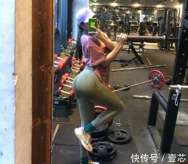 蜜桃girl|99年绝美身材蜜桃girl，她说越矮的人越容易练出来！惊