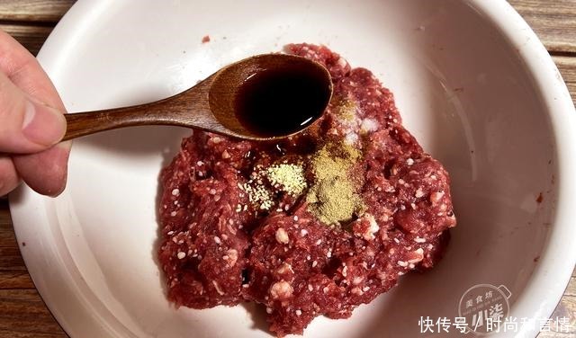  牛肉饺子这样调馅太好吃了，再贵也要吃，做法简单味道鲜香，解馋