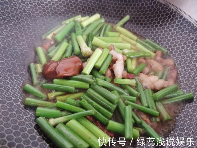 味道|家常菜“小炒蒜苔”:米饭的最佳搭档,这么做贼好吃