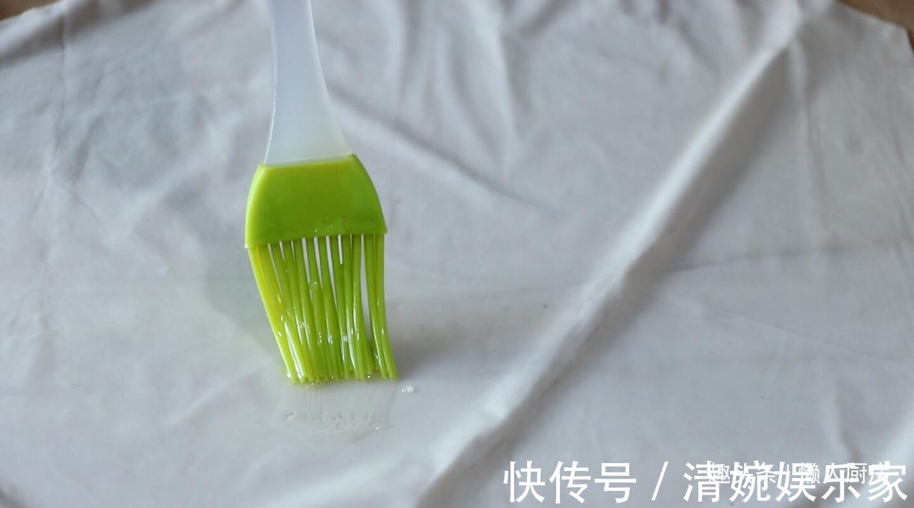 薄饼|别给孩子买薯片吃了,教你薄饼的新做法,不用油炸,比薯片还酥脆