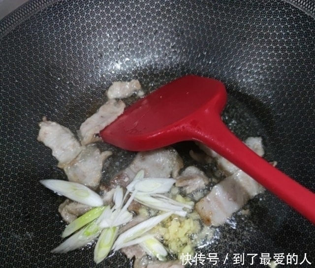 白菜猪肉炖粉条，家常美味快手菜