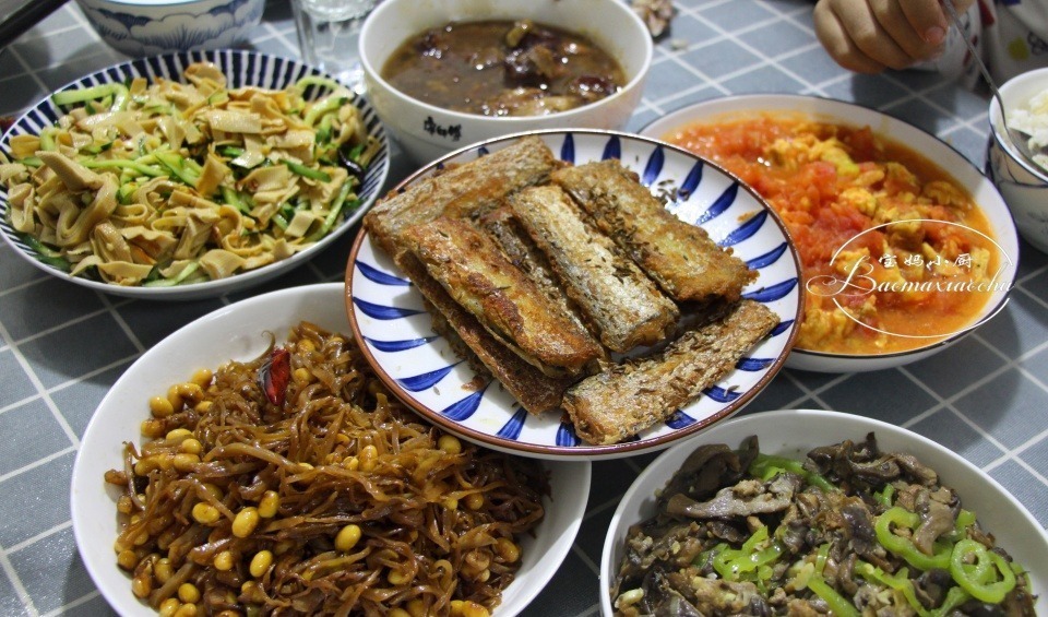 西红柿炒鸡蛋|晚餐这样搭配，营养太全了，有荤有素还有汤，好消化味道香，实惠